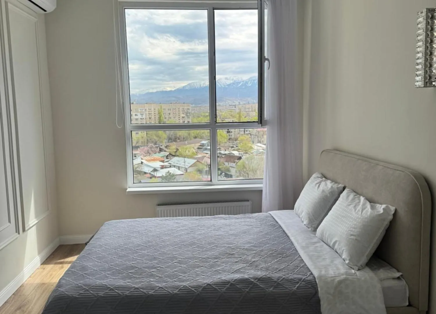 Двухкомнатная Студия С Панорамным Видом На Горы Almaty Apartment